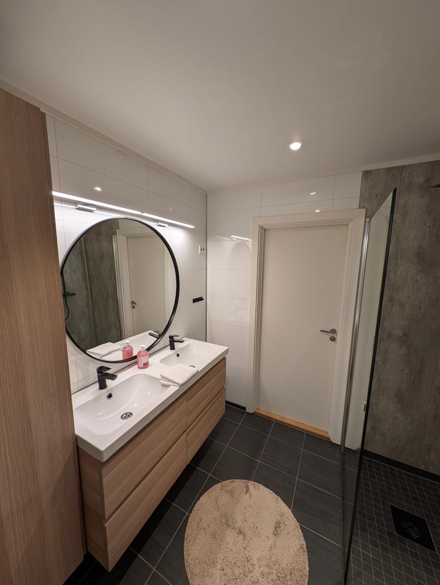 Reine City Apartment Номер фото